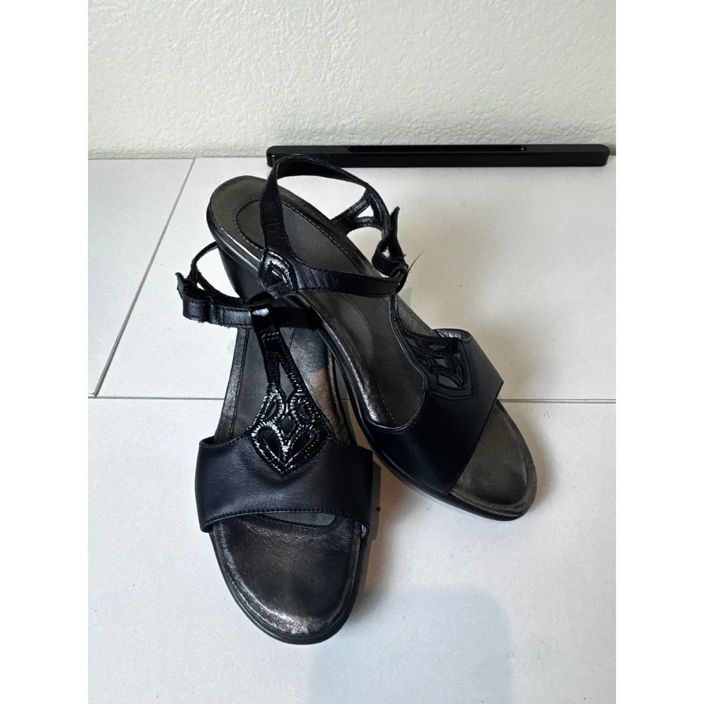 Naot Sandals Size 37 6.5 7 Leather T-Strap Wedge Comfort Gorpcore Minimalist